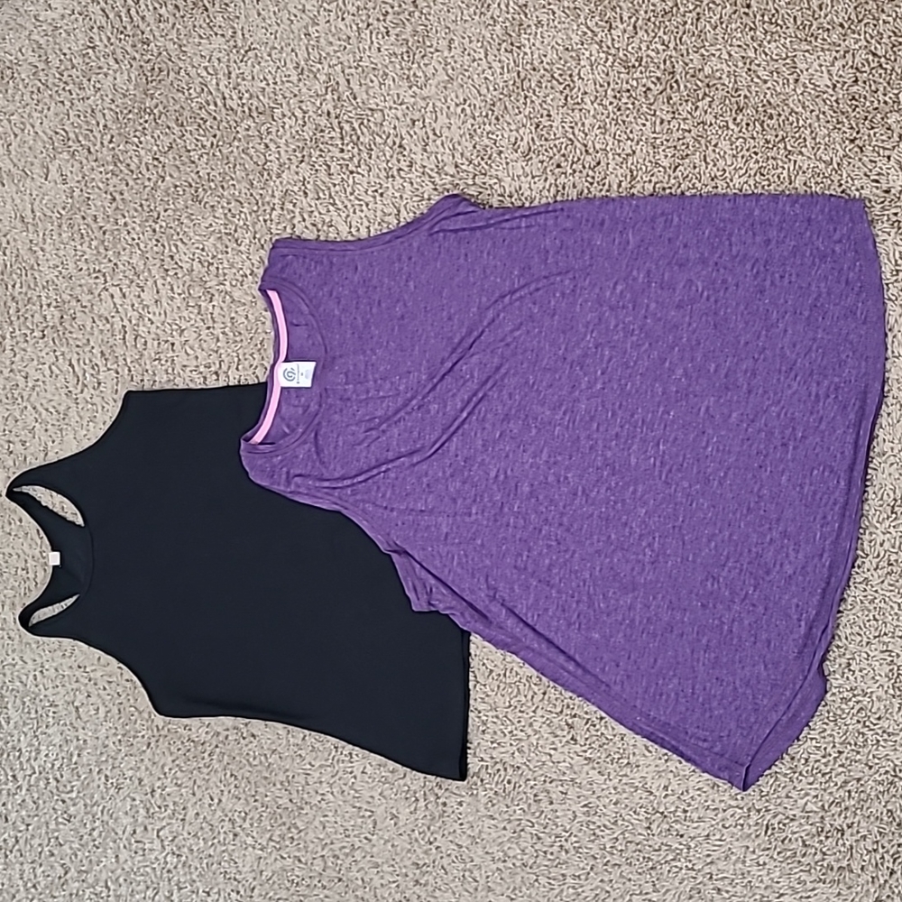 2 Medium Workout Tanks